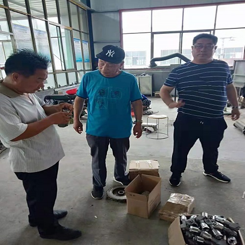 新疆客户到我公司亲自水下试验选型！